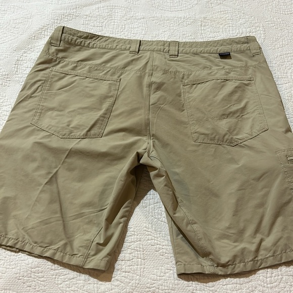 Patagonia/Dockers/ Columbia Bundle of 4. Size 38 - Picture 8 of 16
